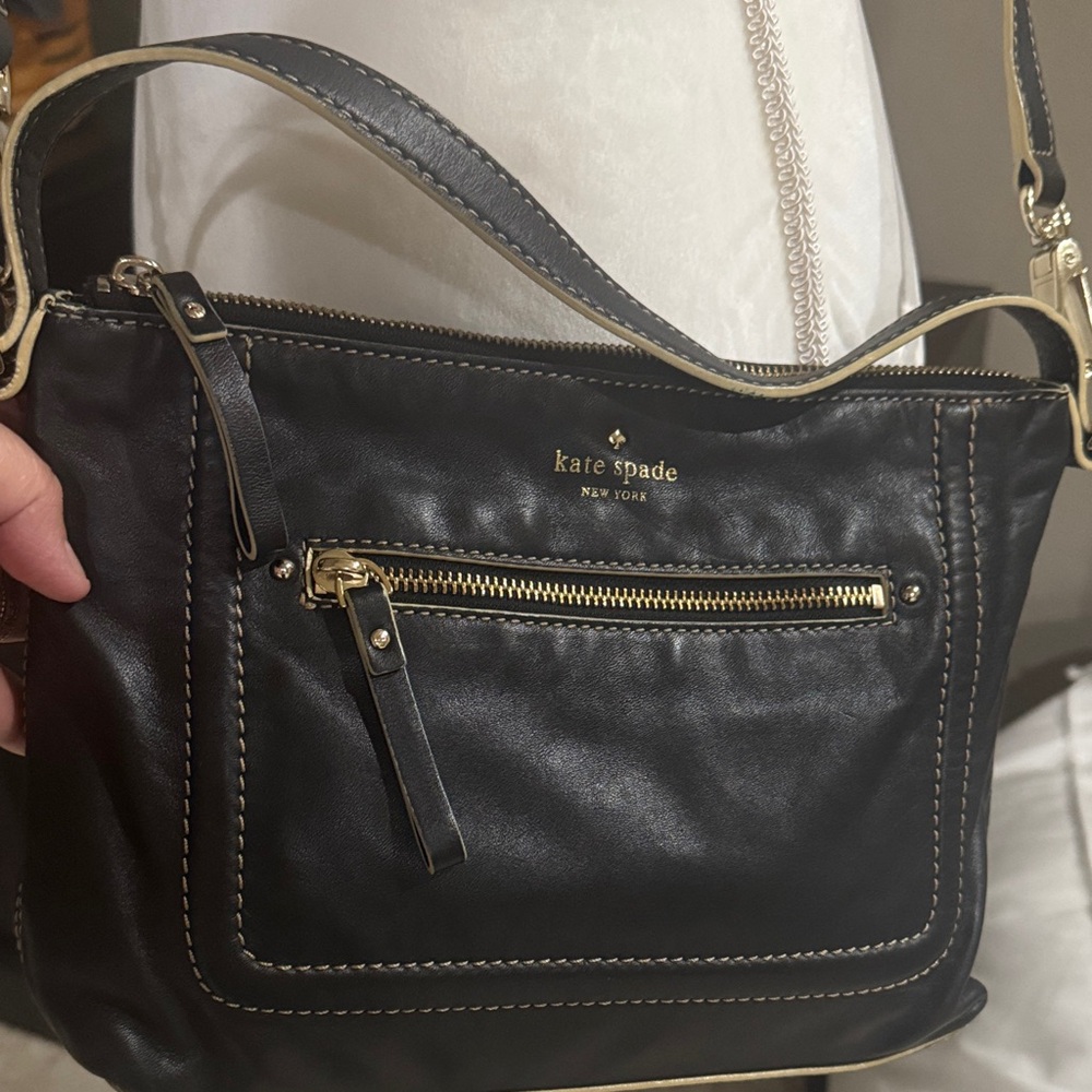 Kate Spade Black Leather Shoulder Bag in gently used condition. No rips or stain